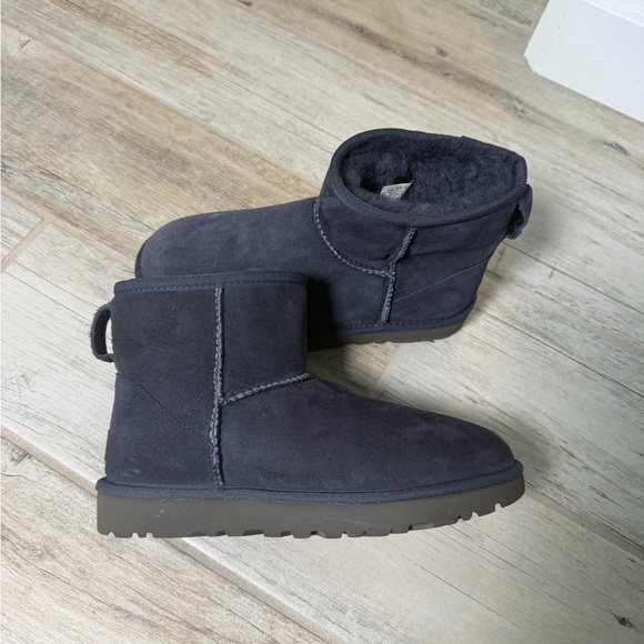 UGGs - Picture 3 of 5